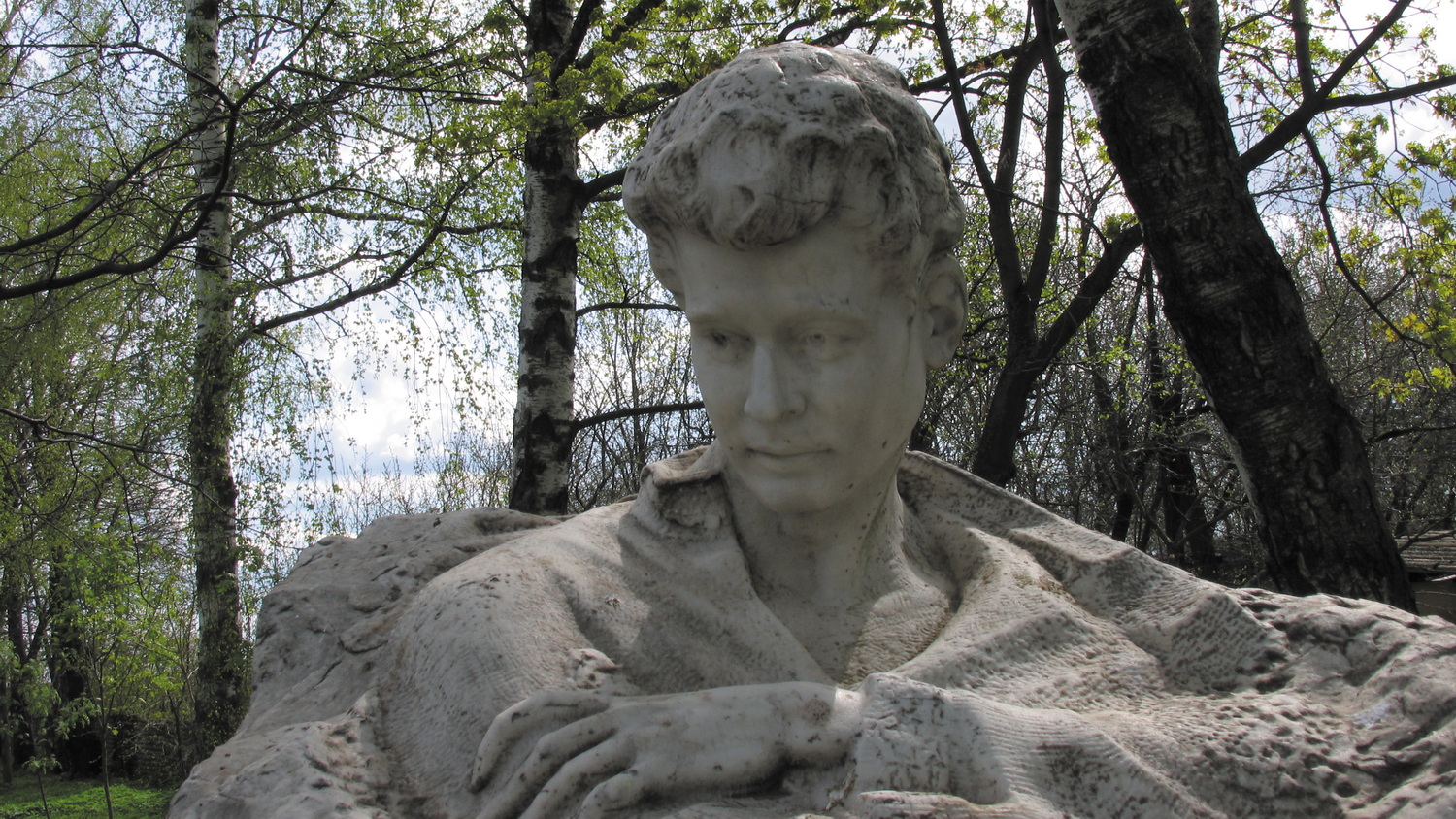Памятник Сергею Есенину в селе Константиново. 2007. Фото: Андрей Кошелев