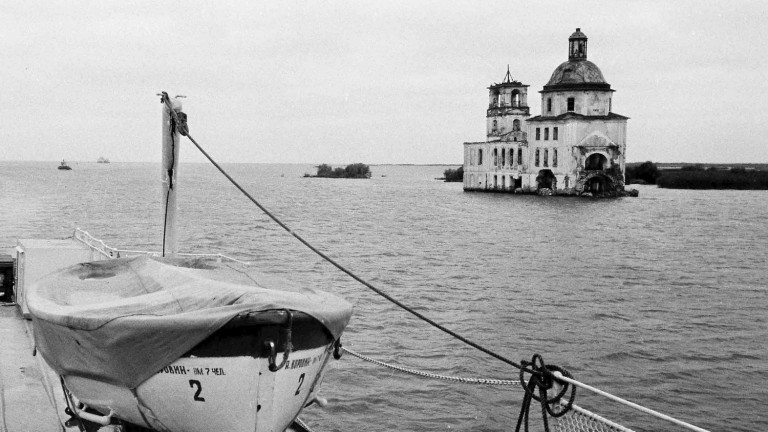 Затопленная церковь Рождества Христова в урочище Крохино. 1990. Фото: Андрей Кошелев