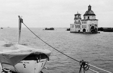 Затопленная церковь Рождества Христова в урочище Крохино. 1990. Фото: Андрей Кошелев