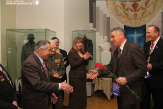Поздравление ветеранов Великой Отечественной. 2006. Фото: Андрей Кошелев