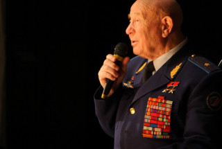 Лётчик-космонавт Алексей Леонов в Зеленограде. 2011. Фото: Андрей Кошелев