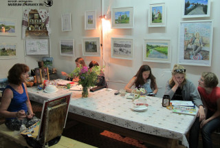 Юные художники из Москвы (руководитель: Асия Лебедева) в литературной гостиной. 2016. Фото: Андрей Кошелев