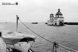 Затопленная церковь Рождества Христова в урочище Крохино. 1990. Фото: Андрей Кошелев