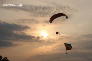 Флаг Зеленограда на высоте птичьего полёта. 2008. Фото: Андрей Кошелев